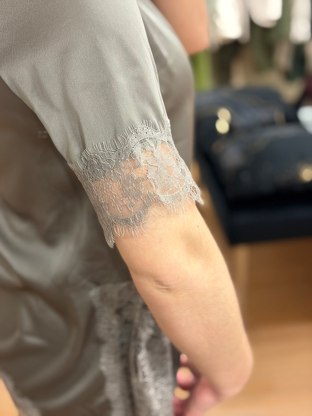 Top satiné asymétrique