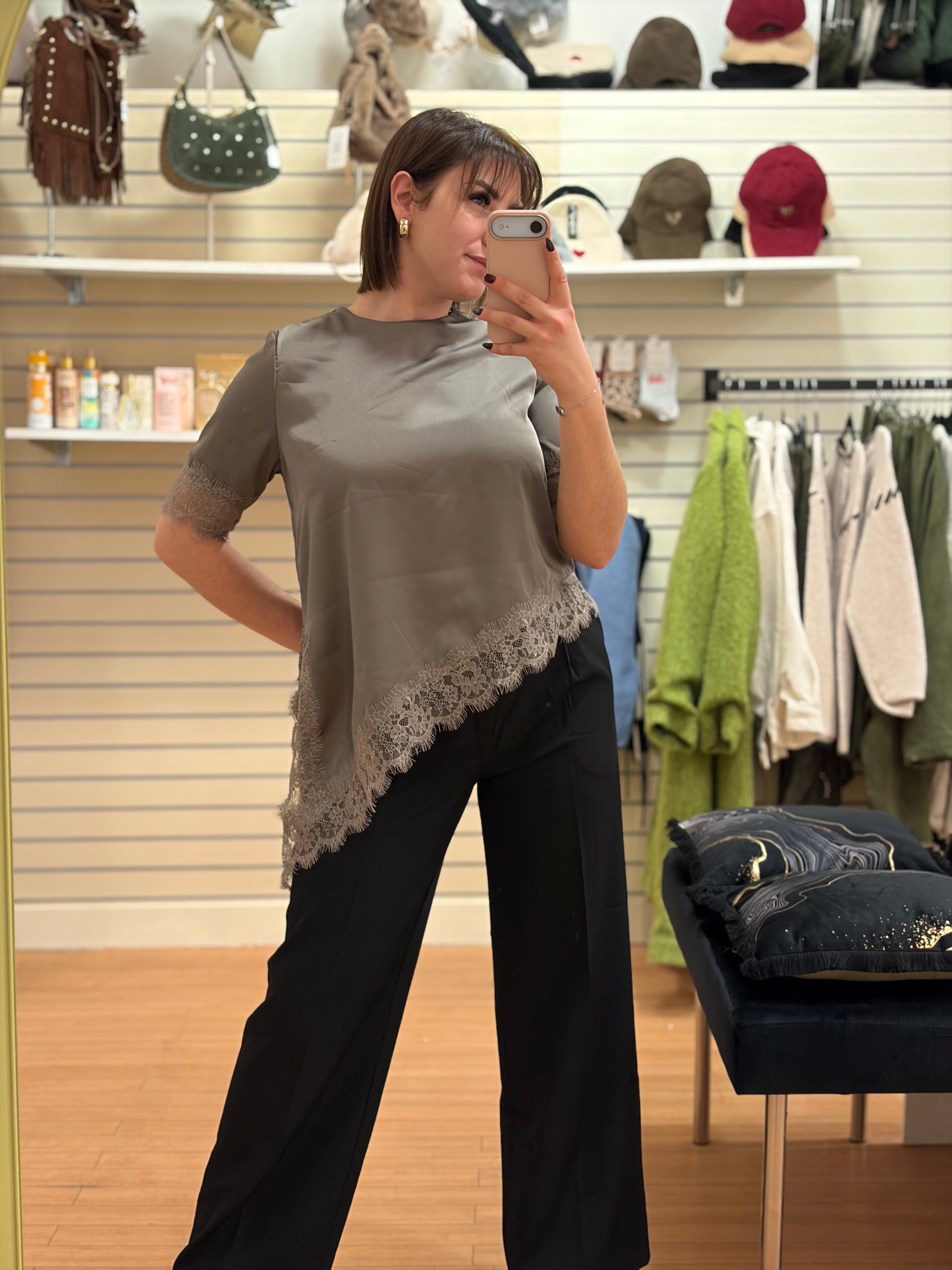 Top satiné asymétrique